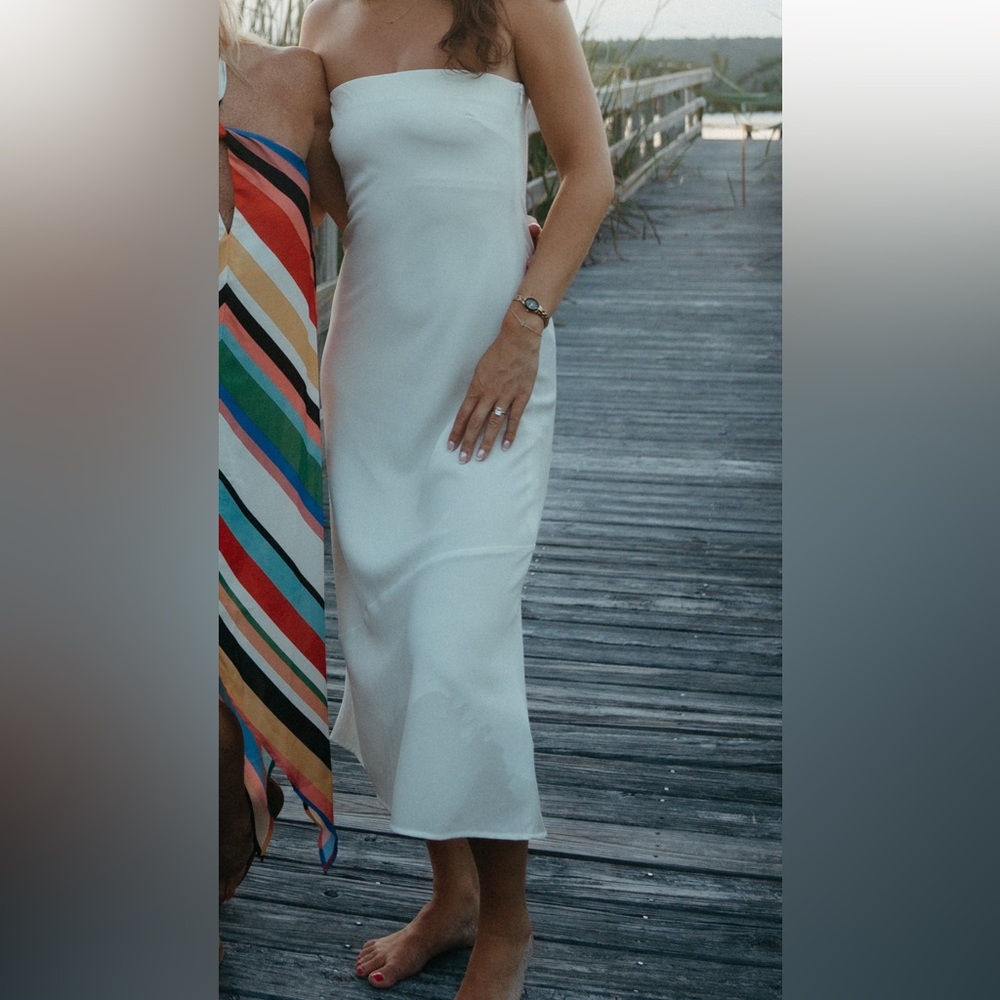 Aritzia Babaton satin maxi dress in light birch - Picture 4 of 4